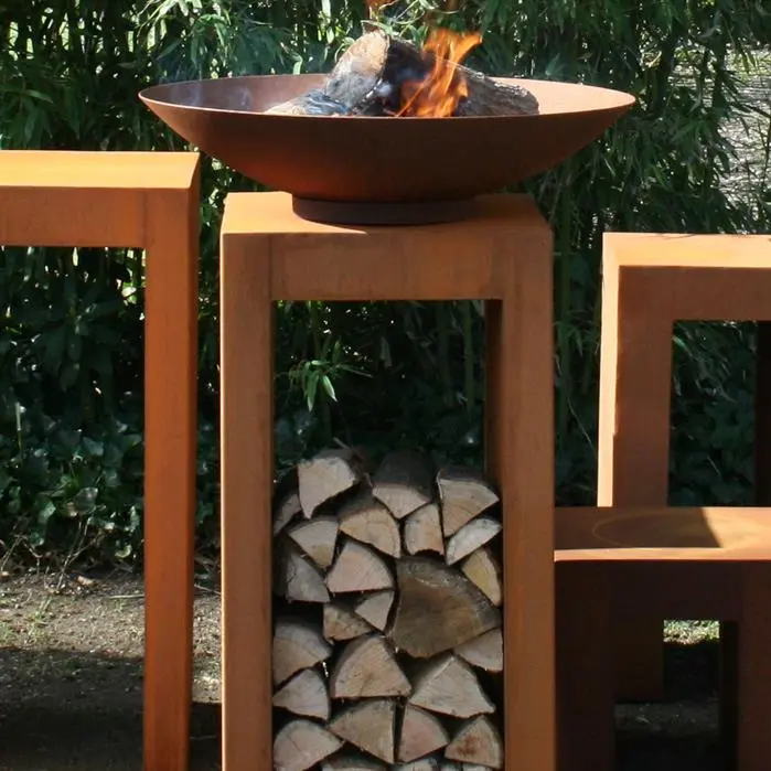 Socle en U acier corten et range-bûches